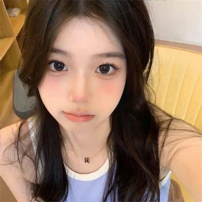院子里的女人